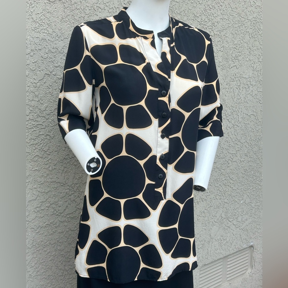 Tucker Black & Cream Floral Top sz S